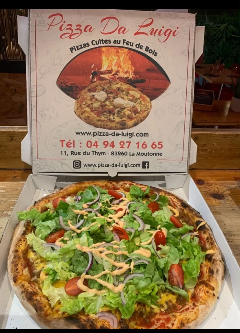Pizza signature servie dans sa boîte Pizza Da Luigi